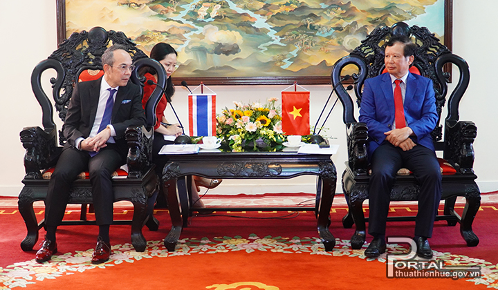 https://thuathienhue.gov.vn/Portals/0/Hieu2022/Thang%208/2022_08_15TiepDaiSu1.jpg
